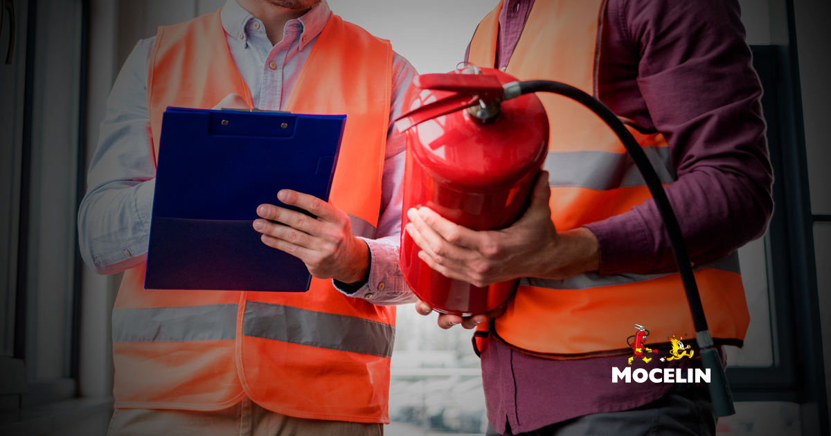 O que deve ser feito com extintor vencido?